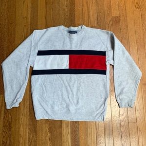 Vintage Tommy Hillfiger oversized logo sweatshirt